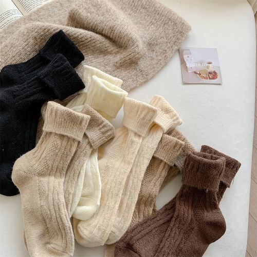 O que você deve procurar ao comprar meias femininas?